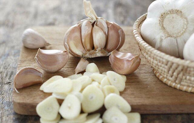 Garlic - a folk remedy that strengthens blood vessels with varicose veins